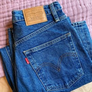 Levi’s Ribcage Straight in Georgie medium wash